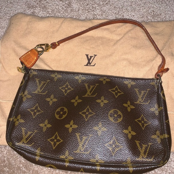Louis Vuitton Handbags - Louis Vuitton Pochette